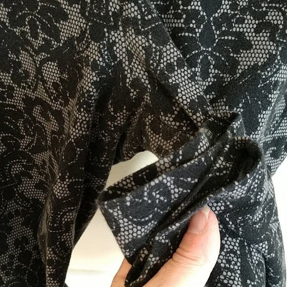 Guess  Faux "Lace" Black & Grey Legging size Small - Picture 4 of 6